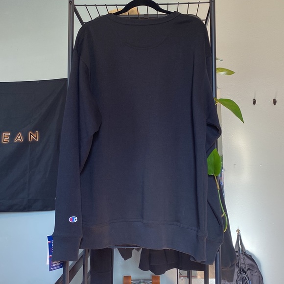 Black Champion Crewneck Sweater - Picture 4 of 4